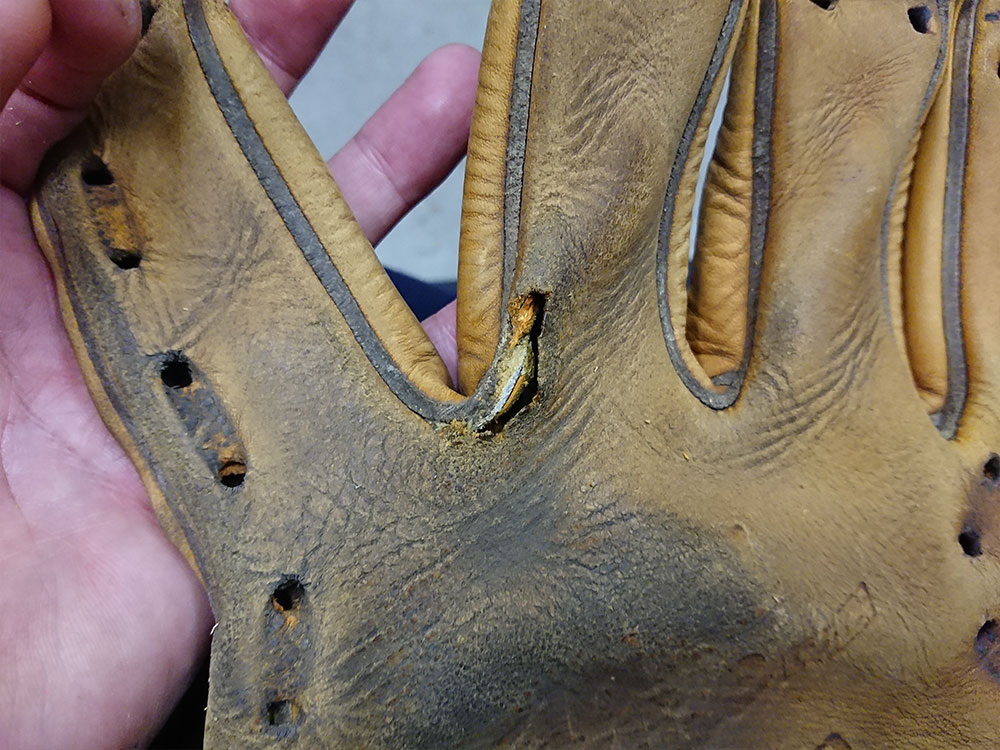 野球グローブの修理 指股