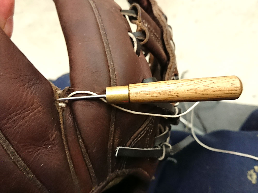 野球グローブの修理 指股3